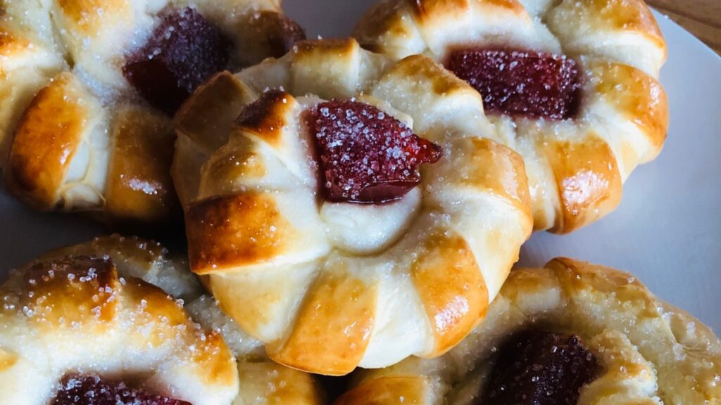 Bizcocho de crema pastelera y membrillo